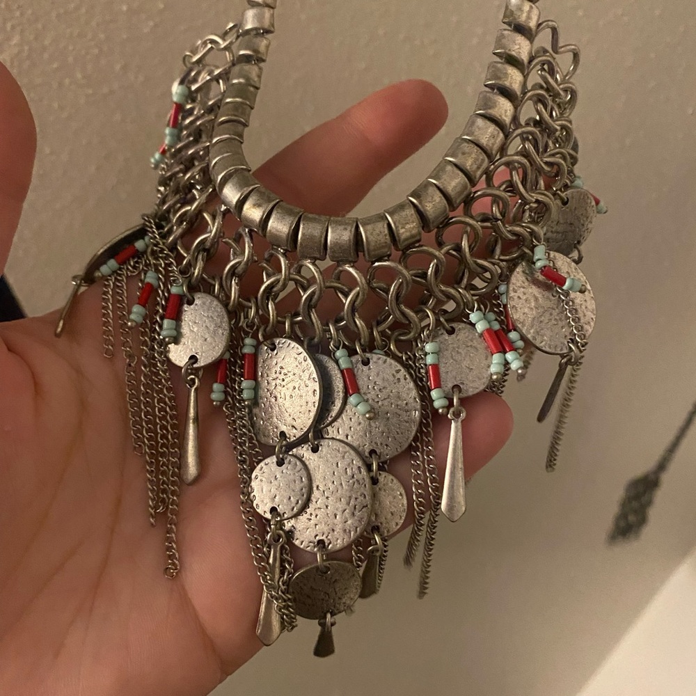 Beautiful statement Silver collar necklace tear drop metal detail blue red beads